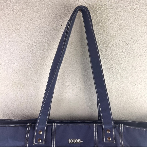 TOTES OVERNIGHT LARGE TRAVEL BAG. Zip top. 13”Hx24”Wx9-½”D. 13” Strap Drop Navy - Picture 7 of 8